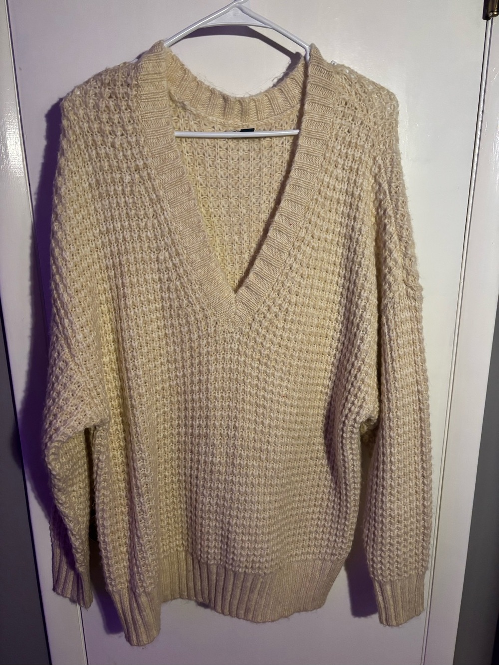 American Eagle Outfitters Cream V-Neck Chunky Knit Sweater